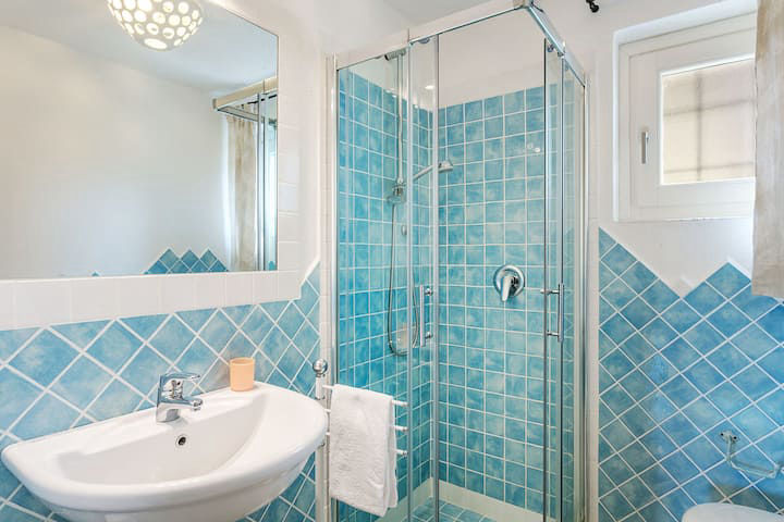 Agenzia Immobiliare vendite e affitti case appartamenti ville casali stazzi Costa Smeralda, Arzachena, Palau, Cannigione, la Conia, Baja Sardinia, Porto Cervo, Porto Sole, Abbiadori, Costa Smeralda e Porto Rotondo.