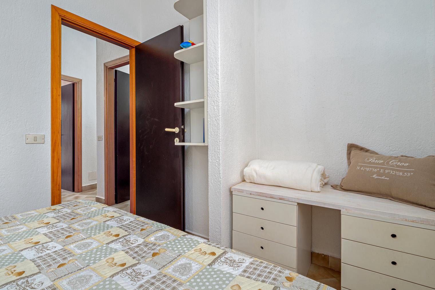 Agenzia Immobiliare vendite e affitti case appartamenti ville casali stazzi Costa Smeralda, Arzachena, Palau, Cannigione, la Conia, Baja Sardinia, Porto Cervo, Porto Sole, Abbiadori, Costa Smeralda e Porto Rotondo.