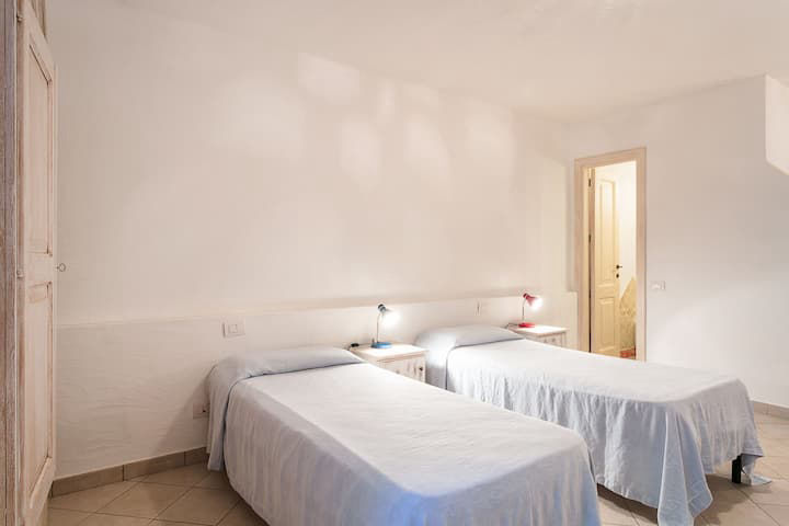 Agenzia Immobiliare vendite e affitti case appartamenti ville casali stazzi Costa Smeralda, Arzachena, Palau, Cannigione, la Conia, Baja Sardinia, Porto Cervo, Porto Sole, Abbiadori, Costa Smeralda e Porto Rotondo.