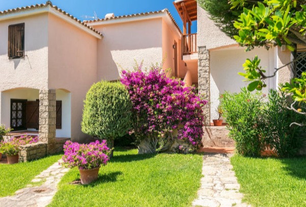 Agenzia Immobiliare vendite e affitti case appartamenti ville casali stazzi Costa Smeralda, Arzachena, Palau, Cannigione, la Conia, Baja Sardinia, Porto Cervo, Porto Sole, Abbiadori, Costa Smeralda e Porto Rotondo.