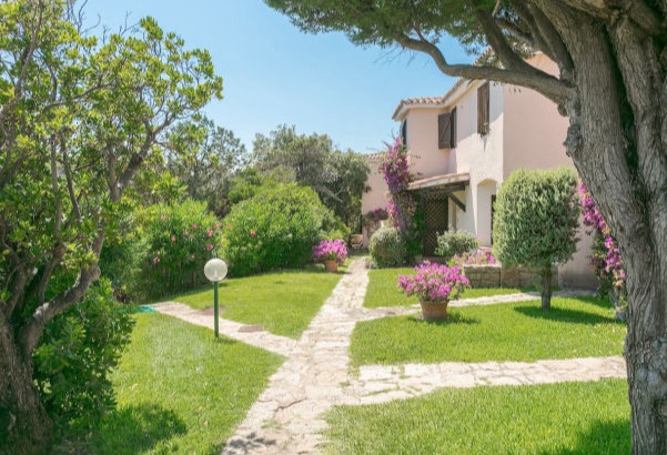 Agenzia Immobiliare vendite e affitti case appartamenti ville casali stazzi Costa Smeralda, Arzachena, Palau, Cannigione, la Conia, Baja Sardinia, Porto Cervo, Porto Sole, Abbiadori, Costa Smeralda e Porto Rotondo.