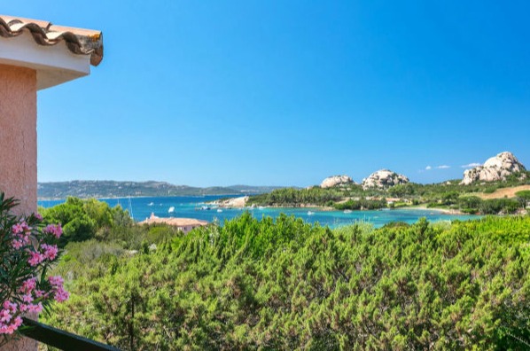 Agenzia Immobiliare vendite e affitti case appartamenti ville casali stazzi Costa Smeralda, Arzachena, Palau, Cannigione, la Conia, Baja Sardinia, Porto Cervo, Porto Sole, Abbiadori, Costa Smeralda e Porto Rotondo.