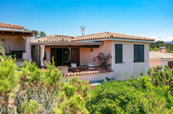 Agenzia Immobiliare vendite e affitti case appartamenti ville casali stazzi Costa Smeralda, Arzachena, Palau, Cannigione, la Conia, Baja Sardinia, Porto Cervo, Porto Sole, Abbiadori, Costa Smeralda e Porto Rotondo.