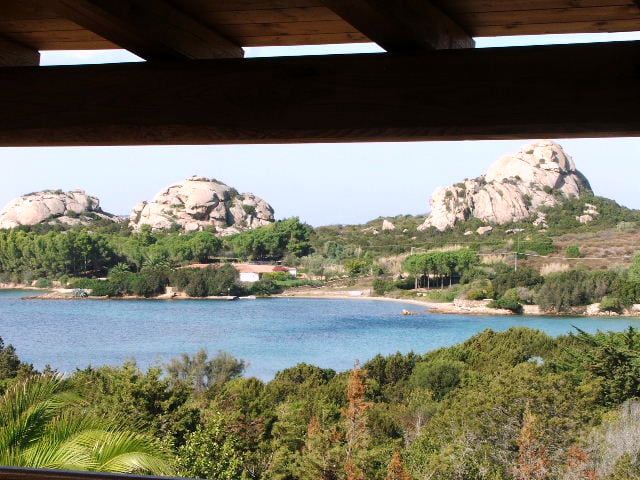 Agenzia Immobiliare vendite e affitti case appartamenti ville casali stazzi Costa Smeralda, Arzachena, Palau, Cannigione, la Conia, Baja Sardinia, Porto Cervo, Porto Sole, Abbiadori, Costa Smeralda e Porto Rotondo.