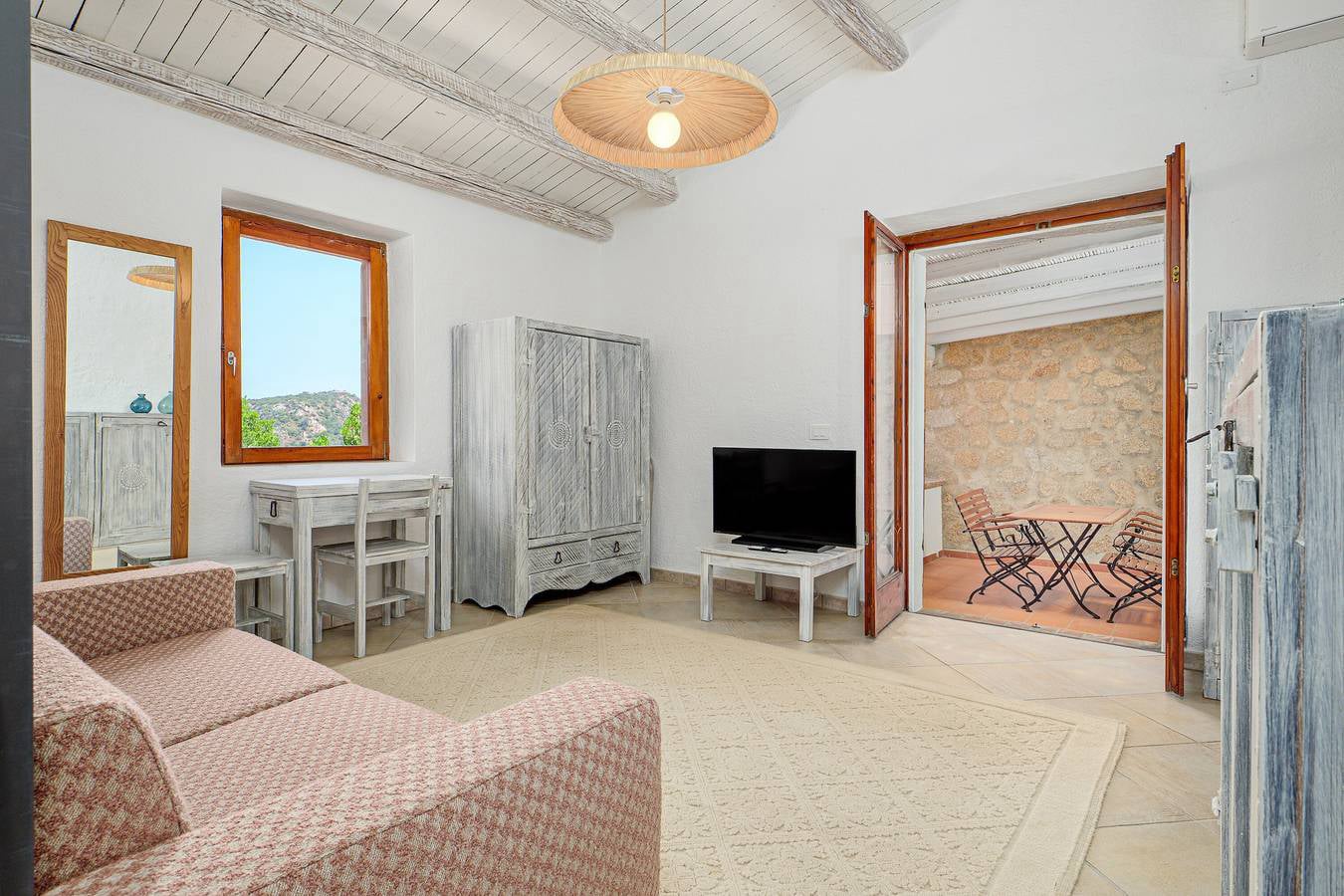 Agenzia Immobiliare vendite e affitti case appartamenti ville casali stazzi Costa Smeralda, Arzachena, Palau, Cannigione, la Conia, Baja Sardinia, Porto Cervo, Porto Sole, Abbiadori, Costa Smeralda e Porto Rotondo.