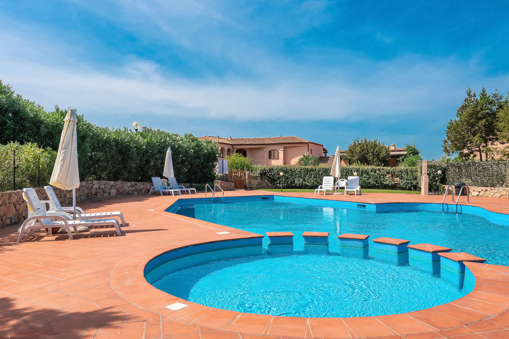 Agenzia Immobiliare vendite e affitti case appartamenti ville casali stazzi Costa Smeralda, Arzachena, Palau, Cannigione, la Conia, Baja Sardinia, Porto Cervo, Porto Sole, Abbiadori, Costa Smeralda e Porto Rotondo.