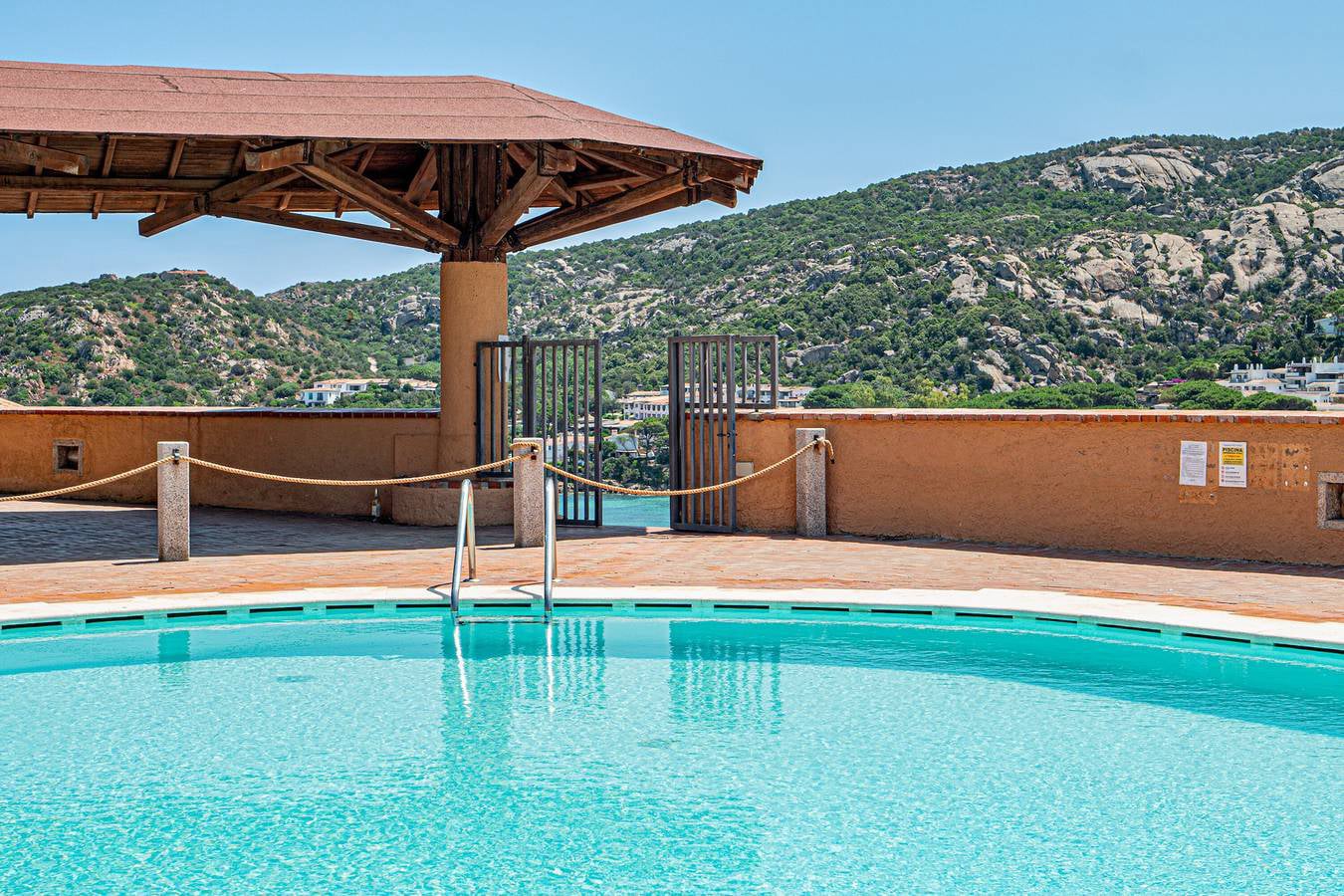 Agenzia Immobiliare vendite e affitti case appartamenti ville casali stazzi Costa Smeralda, Arzachena, Palau, Cannigione, la Conia, Baja Sardinia, Porto Cervo, Porto Sole, Abbiadori, Costa Smeralda e Porto Rotondo.