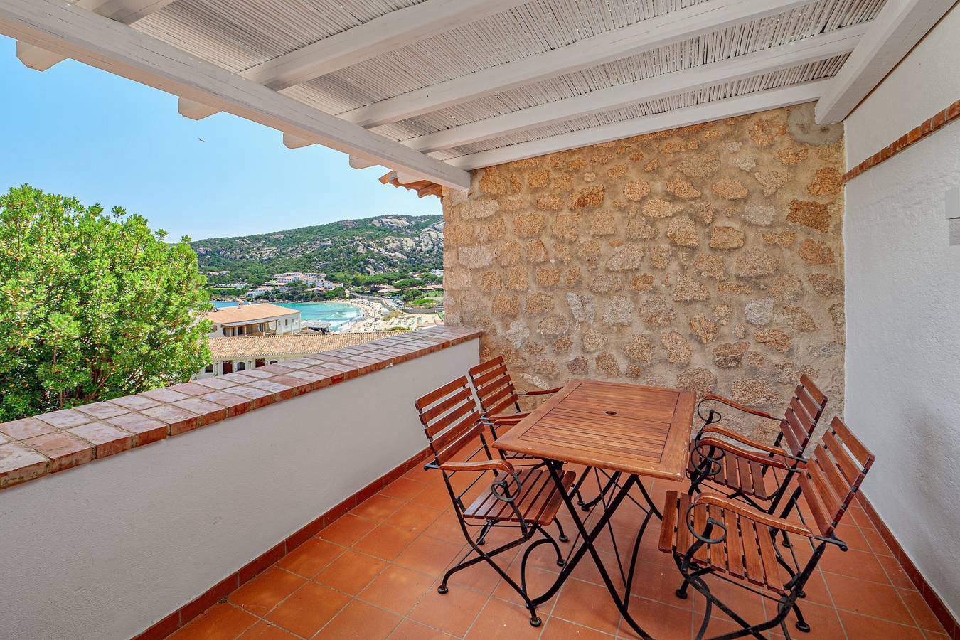 Agenzia Immobiliare vendite e affitti case appartamenti ville casali stazzi Costa Smeralda, Arzachena, Palau, Cannigione, la Conia, Baja Sardinia, Porto Cervo, Porto Sole, Abbiadori, Costa Smeralda e Porto Rotondo.