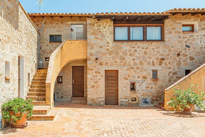 Agenzia Immobiliare vendite e affitti case appartamenti ville casali stazzi Costa Smeralda, Arzachena, Palau, Cannigione, la Conia, Baja Sardinia, Porto Cervo, Porto Sole, Abbiadori, Costa Smeralda e Porto Rotondo.