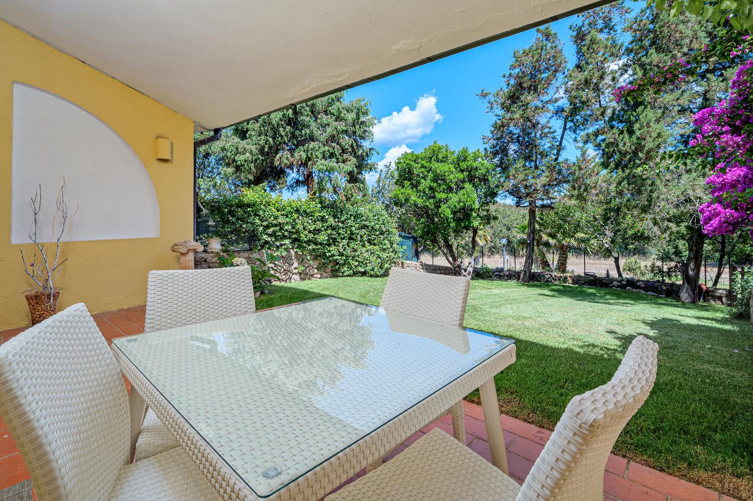 Agenzia Immobiliare vendite e affitti case appartamenti ville casali stazzi Costa Smeralda, Arzachena, Palau, Cannigione, la Conia, Baja Sardinia, Porto Cervo, Porto Sole, Abbiadori, Costa Smeralda e Porto Rotondo.
