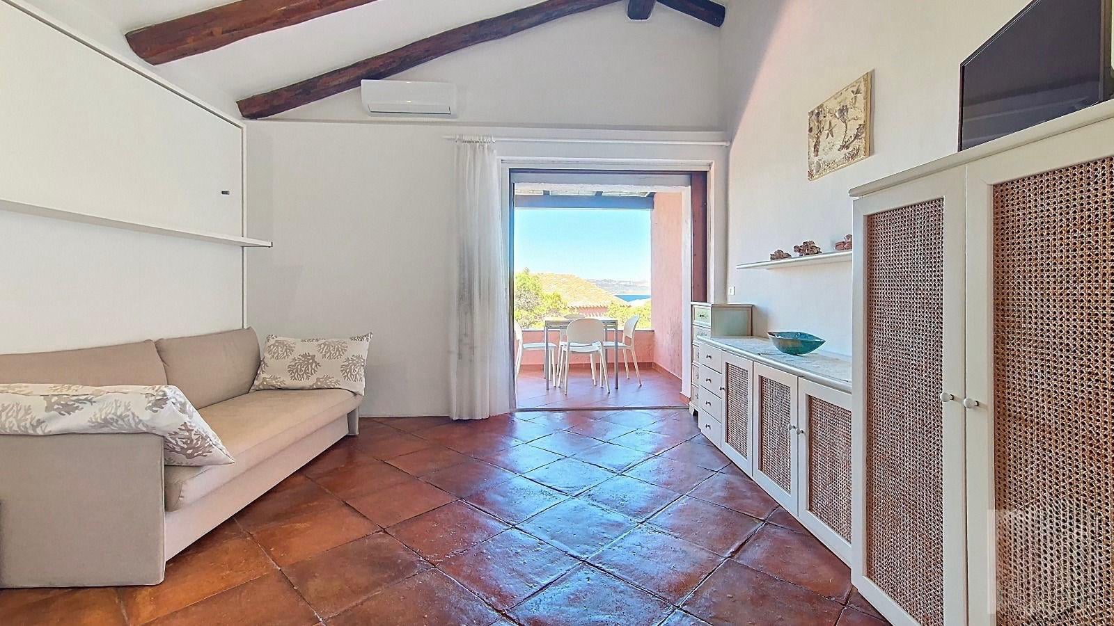 Agenzia Immobiliare vendite e affitti case appartamenti ville casali stazzi Costa Smeralda, Arzachena, Palau, Cannigione, la Conia, Baja Sardinia, Porto Cervo, Porto Sole, Abbiadori, Costa Smeralda e Porto Rotondo.