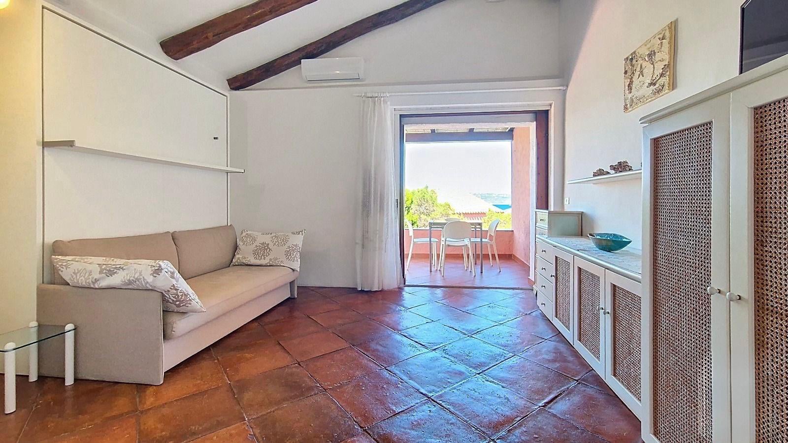 Agenzia Immobiliare vendite e affitti case appartamenti ville casali stazzi Costa Smeralda, Arzachena, Palau, Cannigione, la Conia, Baja Sardinia, Porto Cervo, Porto Sole, Abbiadori, Costa Smeralda e Porto Rotondo.