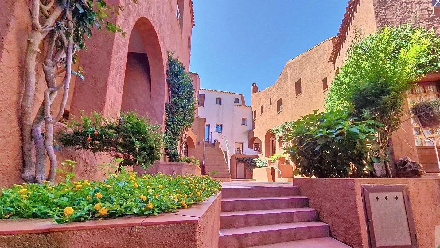 Agenzia Immobiliare vendite e affitti case appartamenti ville casali stazzi Costa Smeralda, Arzachena, Palau, Cannigione, la Conia, Baja Sardinia, Porto Cervo, Porto Sole, Abbiadori, Costa Smeralda e Porto Rotondo.