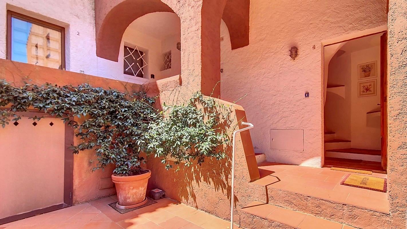 Agenzia Immobiliare vendite e affitti case appartamenti ville casali stazzi Costa Smeralda, Arzachena, Palau, Cannigione, la Conia, Baja Sardinia, Porto Cervo, Porto Sole, Abbiadori, Costa Smeralda e Porto Rotondo.