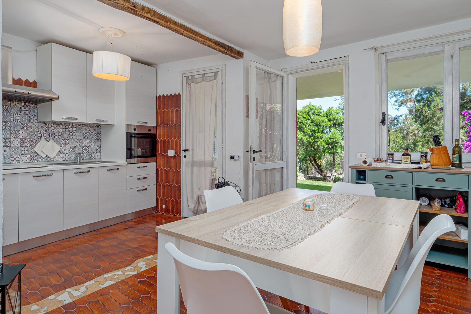 Agenzia Immobiliare vendite e affitti case appartamenti ville casali stazzi Costa Smeralda, Arzachena, Palau, Cannigione, la Conia, Baja Sardinia, Porto Cervo, Porto Sole, Abbiadori, Costa Smeralda e Porto Rotondo.